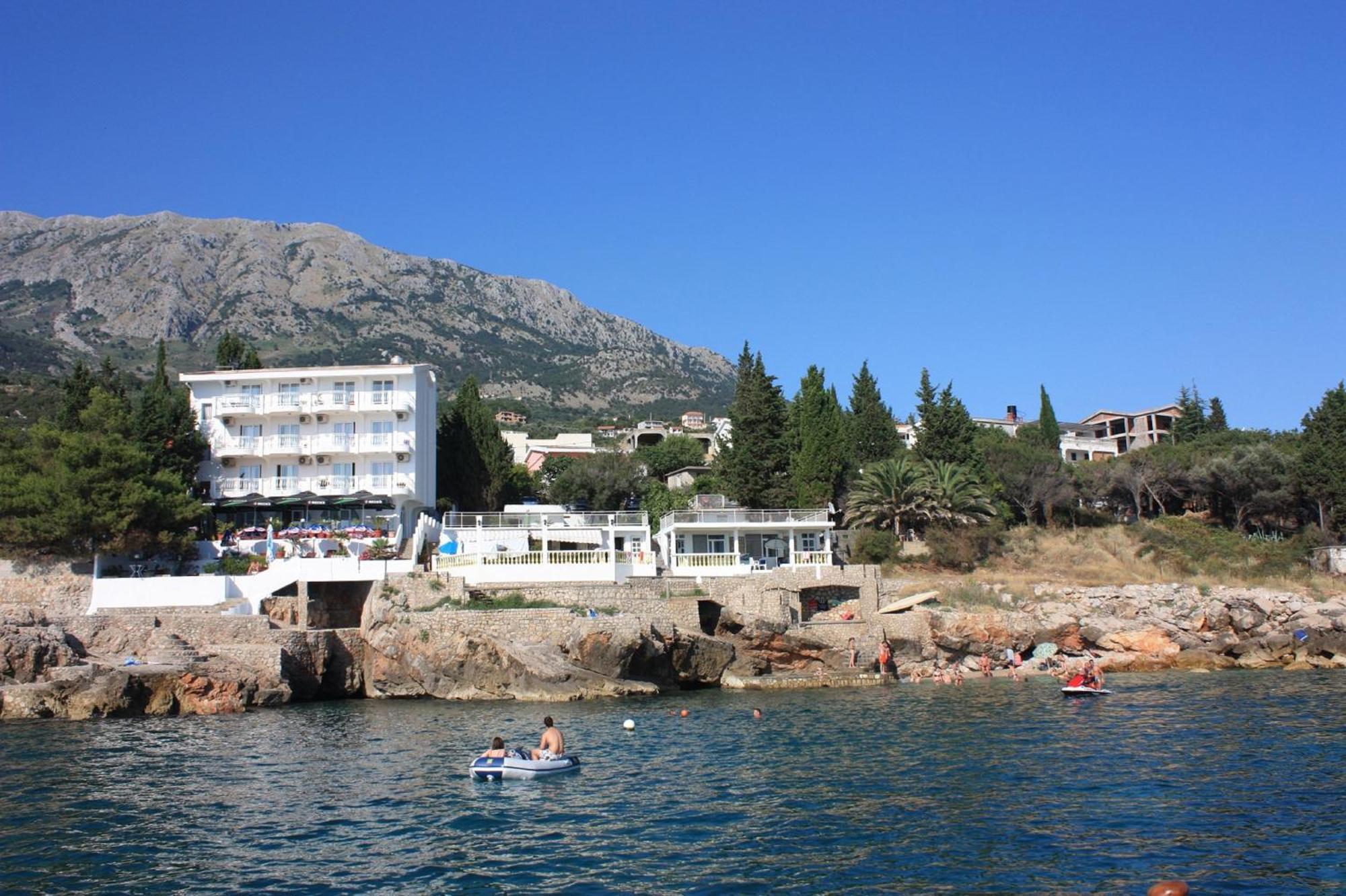 Apartments & Rooms Elite Dobra Voda Bagian luar foto