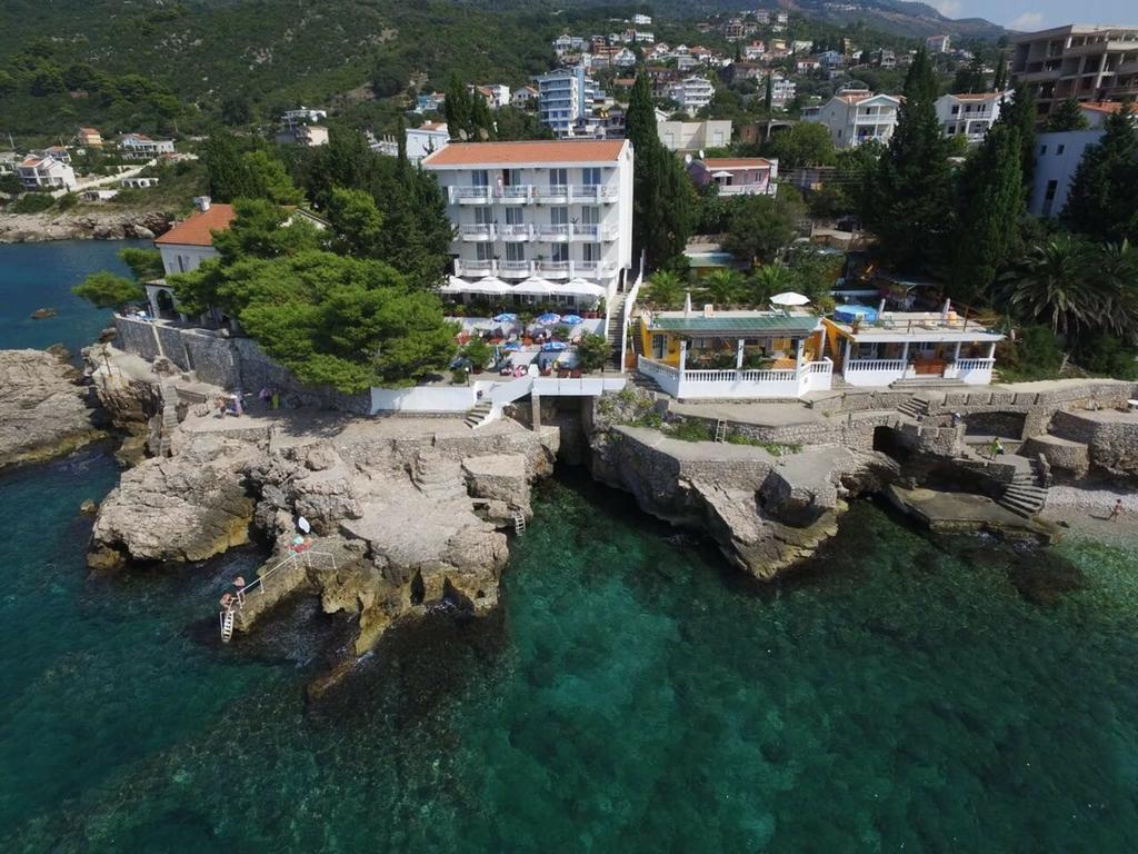 Apartments & Rooms Elite Dobra Voda Bagian luar foto