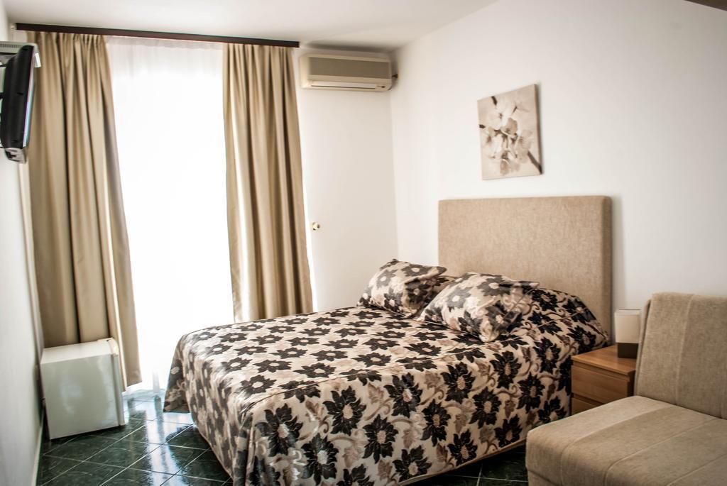 Apartments & Rooms Elite Dobra Voda Ruang foto